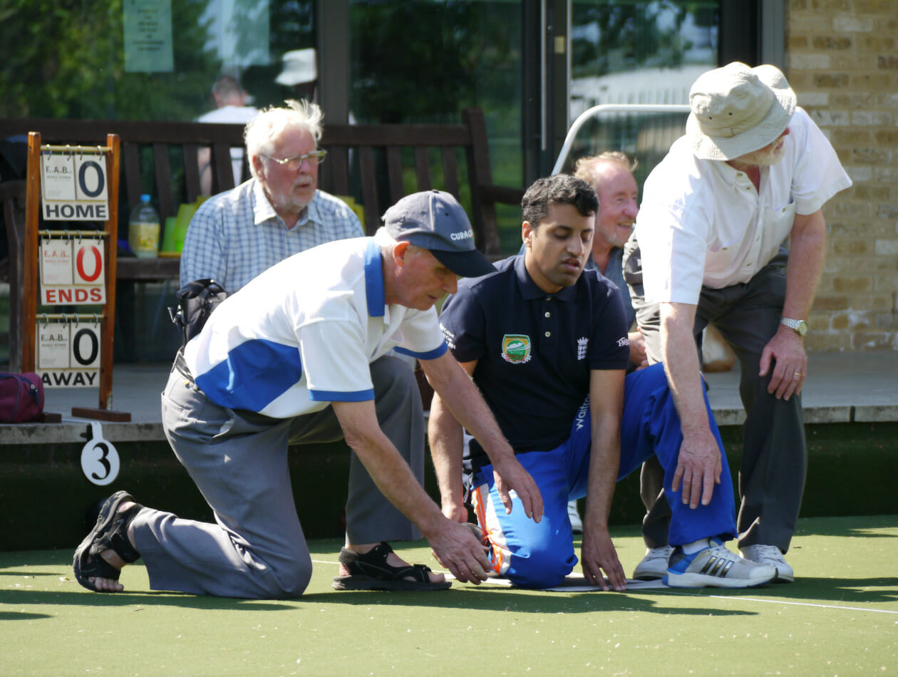 men playing Bowls