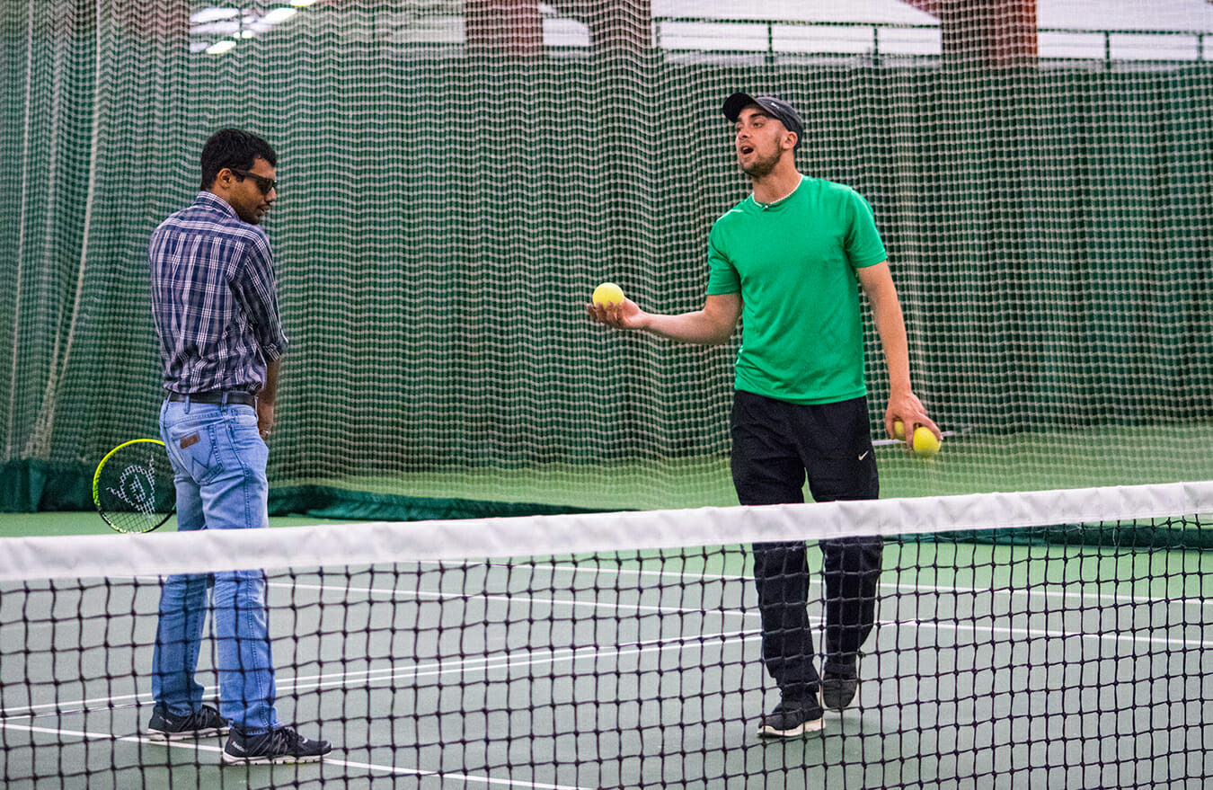2 guys playing tennis
